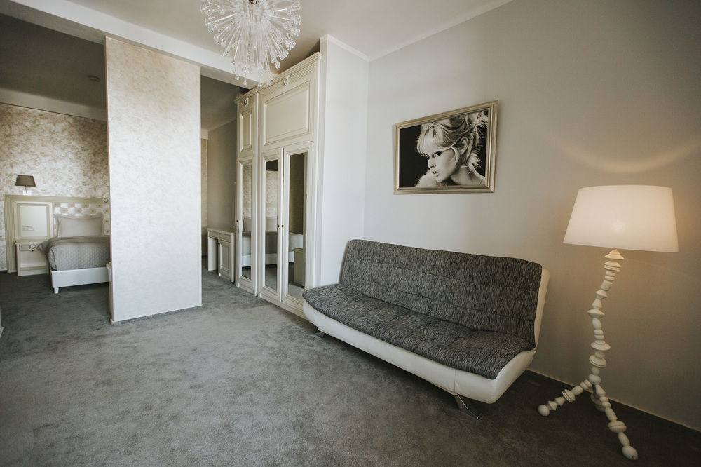 Cornelia Hotel