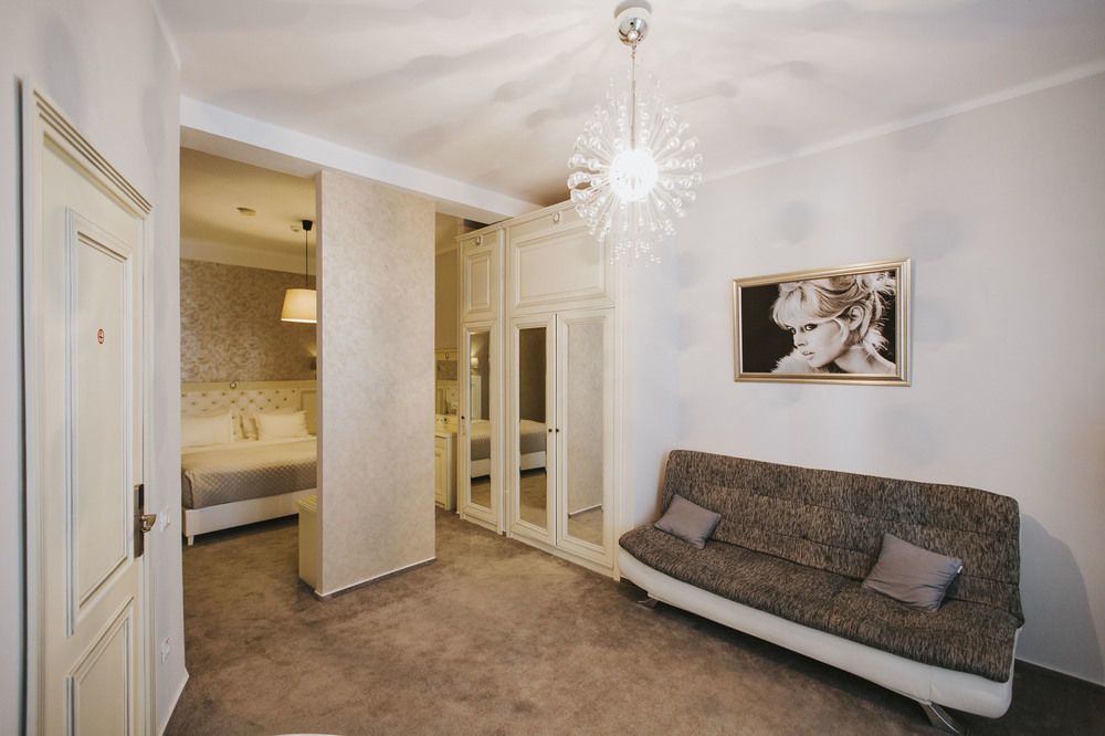Cornelia Hotel 3*